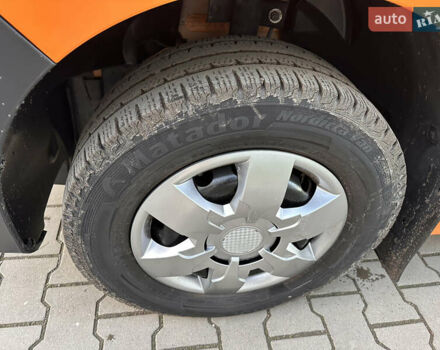 Оранжевый Рено Мастер, объемом двигателя 2.3 л и пробегом 259 тыс. км за 18800 $, фото 10 на Automoto.ua