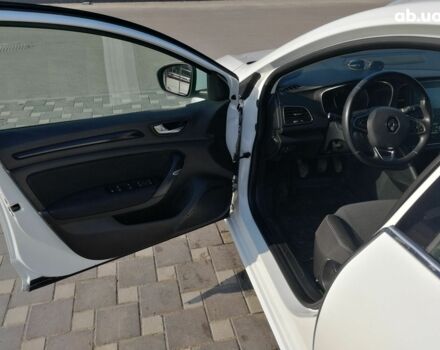 Белый Рено Меган, объемом двигателя 0 л и пробегом 196 тыс. км за 12000 $, фото 4 на Automoto.ua