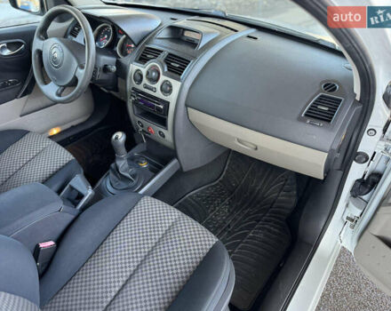 Белый Рено Меган, объемом двигателя 1.39 л и пробегом 186 тыс. км за 3499 $, фото 19 на Automoto.ua