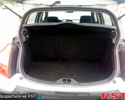 Белый Рено Меган, объемом двигателя 1.5 л и пробегом 211 тыс. км за 3650 $, фото 6 на Automoto.ua