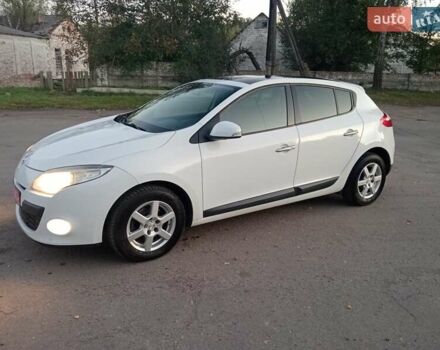 Рено Меган 2008 в Нововолынск на Automoto.ua Белый Рено Меган, объемом двигателя 1.6 л и пробегом 196 тыс. км за 6200 $, фото 9 на Automoto.ua