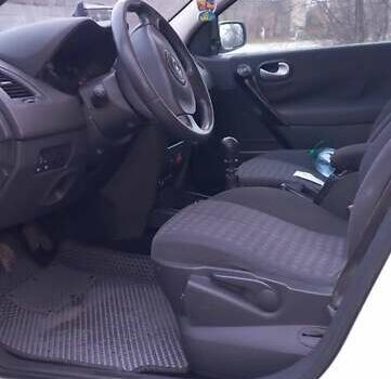 Белый Рено Меган, объемом двигателя 1.46 л и пробегом 301 тыс. км за 5200 $, фото 6 на Automoto.ua