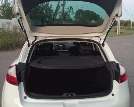 Рено Меган 2008 в Нововолынск на Automoto.ua Белый Рено Меган, объемом двигателя 1.6 л и пробегом 196 тыс. км за 6200 $, фото 5 на Automoto.ua