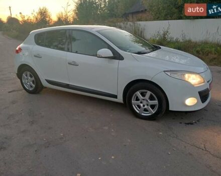 Рено Меган 2008 в Нововолынск на Automoto.ua Белый Рено Меган, объемом двигателя 1.6 л и пробегом 196 тыс. км за 6200 $, фото 10 на Automoto.ua