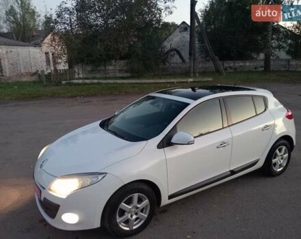 Рено Меган 2008 в Нововолынск на Automoto.ua Белый Рено Меган, объемом двигателя 1.6 л и пробегом 196 тыс. км за 6200 $, фото 4 на Automoto.ua