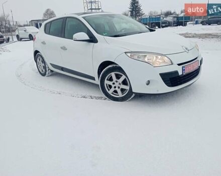 Белый Рено Меган, объемом двигателя 1.6 л и пробегом 198 тыс. км за 5600 $, фото 6 на Automoto.ua