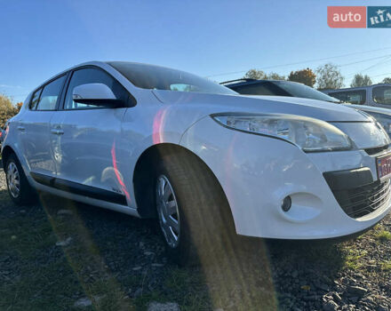 Рено Меган 2009 в Луцке на Automoto.ua Белый Рено Меган, объемом двигателя 1.6 л и пробегом 250 тыс. км за 6350 $, фото 6 на Automoto.ua