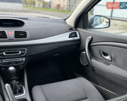 Білий Рено Меган, об'ємом двигуна 1.6 л та пробігом 220 тис. км за 5900 $, фото 22 на Automoto.ua