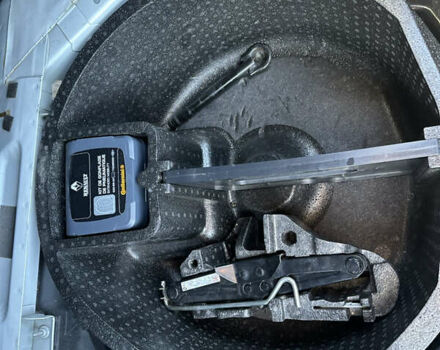 Рено Меган 2009 в Луцке на Automoto.ua Белый Рено Меган, объемом двигателя 1.6 л и пробегом 250 тыс. км за 6350 $, фото 2 на Automoto.ua
