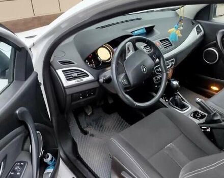 Белый Рено Меган, объемом двигателя 1.6 л и пробегом 209 тыс. км за 7000 $, фото 5 на Automoto.ua