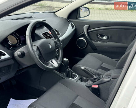 Рено Меган 2009 в Луцке на Automoto.ua Белый Рено Меган, объемом двигателя 1.6 л и пробегом 223 тыс. км за 6300 $, фото 2 на Automoto.ua