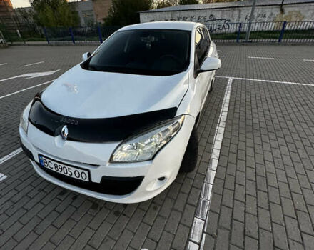 Рено Меган 2009 в Нововолынск на Automoto.ua Белый Рено Меган, объемом двигателя 1.46 л и пробегом 230 тыс. км за 5100 $, фото 1 на Automoto.ua