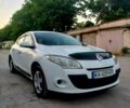 Белый Рено Меган, объемом двигателя 1.5 л и пробегом 300 тыс. км за 4727 $, фото 4 на Automoto.ua