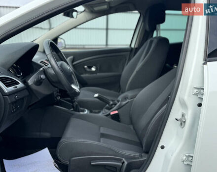 Рено Меган 2009 в Луцке на Automoto.ua Белый Рено Меган, объемом двигателя 1.6 л и пробегом 223 тыс. км за 6300 $, фото 21 на Automoto.ua