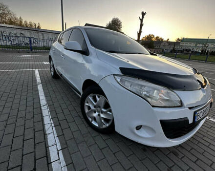 Рено Меган 2009 в Нововолынск на Automoto.ua Белый Рено Меган, объемом двигателя 1.46 л и пробегом 230 тыс. км за 5100 $, фото 4 на Automoto.ua