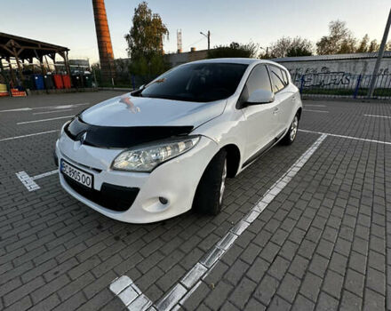 Рено Меган 2009 в Нововолынск на Automoto.ua Белый Рено Меган, объемом двигателя 1.46 л и пробегом 230 тыс. км за 5100 $, фото 13 на Automoto.ua