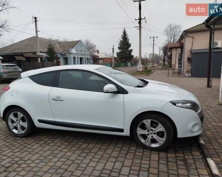 Белый Рено Меган, объемом двигателя 1.6 л и пробегом 209 тыс. км за 7000 $, фото 2 на Automoto.ua