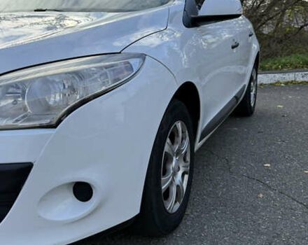 Белый Рено Меган, объемом двигателя 1.46 л и пробегом 320 тыс. км за 5700 $, фото 3 на Automoto.ua