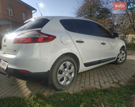 Рено Меган 2010 в Черновцах на Automoto.ua Белый Рено Меган, объемом двигателя 1.5 л и пробегом 212 тыс. км за 7250 $, фото 6 на Automoto.ua