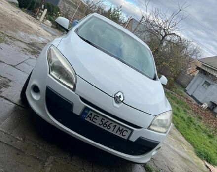 Белый Рено Меган, объемом двигателя 1.5 л и пробегом 210 тыс. км за 5500 $, фото 3 на Automoto.ua