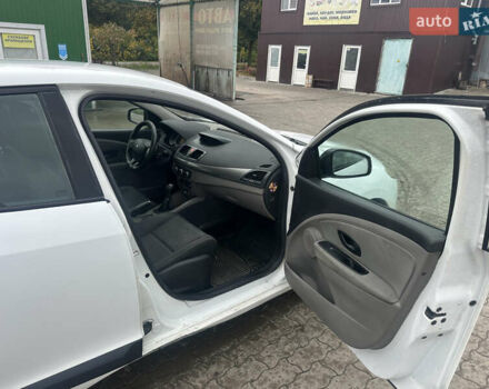 Белый Рено Меган, объемом двигателя 1.46 л и пробегом 350 тыс. км за 4199 $, фото 9 на Automoto.ua