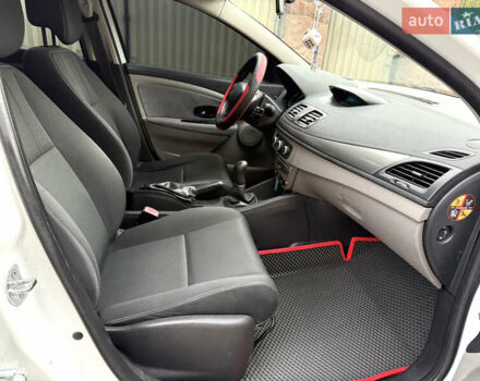 Белый Рено Меган, объемом двигателя 1.5 л и пробегом 247 тыс. км за 5433 $, фото 52 на Automoto.ua