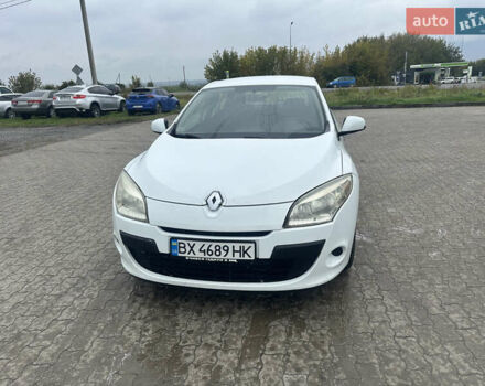 Белый Рено Меган, объемом двигателя 1.46 л и пробегом 350 тыс. км за 4199 $, фото 1 на Automoto.ua