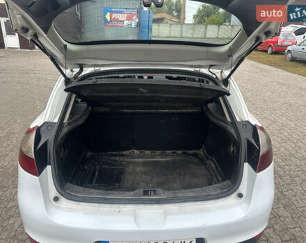 Белый Рено Меган, объемом двигателя 1.46 л и пробегом 350 тыс. км за 4199 $, фото 7 на Automoto.ua