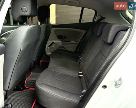 Белый Рено Меган, объемом двигателя 1.5 л и пробегом 247 тыс. км за 5433 $, фото 36 на Automoto.ua