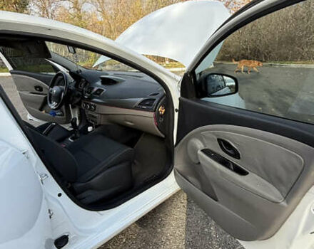 Белый Рено Меган, объемом двигателя 1.46 л и пробегом 320 тыс. км за 5700 $, фото 28 на Automoto.ua