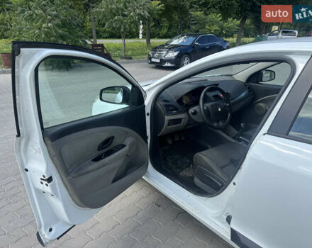 Белый Рено Меган, объемом двигателя 1.46 л и пробегом 250 тыс. км за 3999 $, фото 10 на Automoto.ua