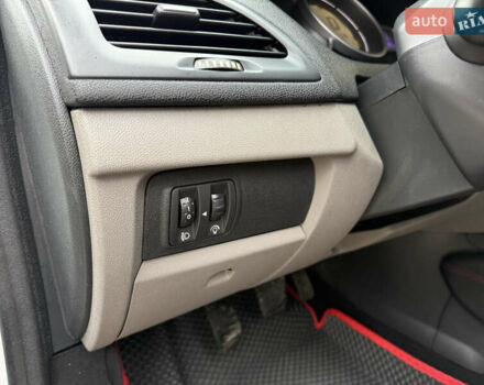 Белый Рено Меган, объемом двигателя 1.5 л и пробегом 247 тыс. км за 5433 $, фото 22 на Automoto.ua