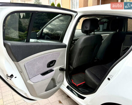 Рено Меган 2010 у Тернополі на Automoto.ua Білий Рено Меган, об'ємом двигуна 1.5 л та пробігом 247 тис. км за 5433 $, фото 34 на Automoto.ua