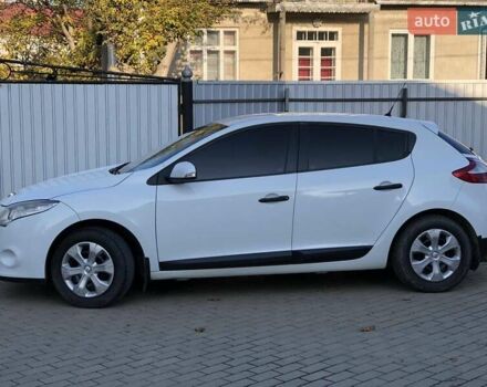 Рено Меган 2010 в Черновцах на Automoto.ua Белый Рено Меган, объемом двигателя 1.5 л и пробегом 212 тыс. км за 7250 $, фото 1 на Automoto.ua