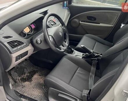 Білий Рено Меган, об'ємом двигуна 1.46 л та пробігом 303 тис. км за 5200 $, фото 3 на Automoto.ua