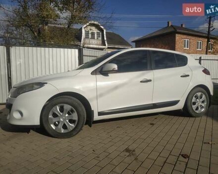 Рено Меган 2010 в Черновцах на Automoto.ua Белый Рено Меган, объемом двигателя 1.5 л и пробегом 212 тыс. км за 7250 $, фото 2 на Automoto.ua