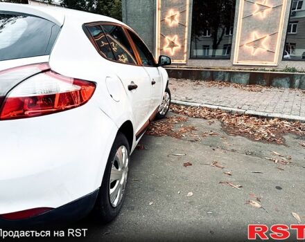 Белый Рено Меган, объемом двигателя 1.5 л и пробегом 294 тыс. км за 5300 $, фото 2 на Automoto.ua