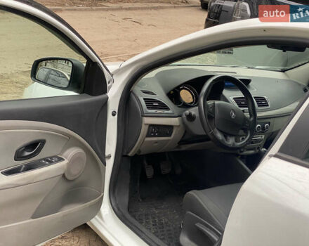 Білий Рено Меган, об'ємом двигуна 1.46 л та пробігом 212 тис. км за 6000 $, фото 10 на Automoto.ua