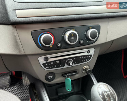 Рено Меган 2010 у Тернополі на Automoto.ua Білий Рено Меган, об'ємом двигуна 1.5 л та пробігом 247 тис. км за 5433 $, фото 31 на Automoto.ua