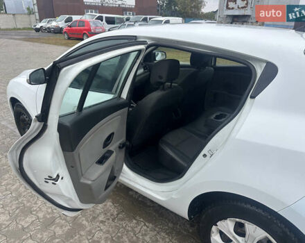 Белый Рено Меган, объемом двигателя 1.46 л и пробегом 350 тыс. км за 4199 $, фото 8 на Automoto.ua