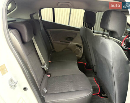 Рено Меган 2010 у Тернополі на Automoto.ua Білий Рено Меган, об'ємом двигуна 1.5 л та пробігом 247 тис. км за 5433 $, фото 45 на Automoto.ua