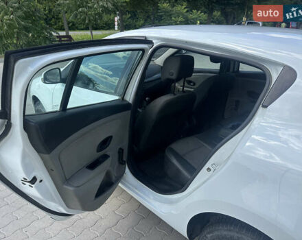Белый Рено Меган, объемом двигателя 1.46 л и пробегом 250 тыс. км за 3999 $, фото 11 на Automoto.ua