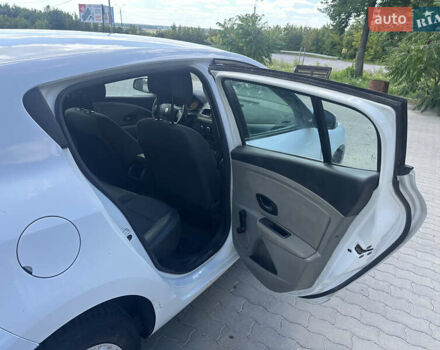 Белый Рено Меган, объемом двигателя 1.46 л и пробегом 250 тыс. км за 3999 $, фото 6 на Automoto.ua