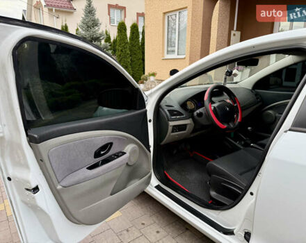 Белый Рено Меган, объемом двигателя 1.5 л и пробегом 247 тыс. км за 5433 $, фото 15 на Automoto.ua