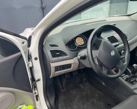 Белый Рено Меган, объемом двигателя 1.5 л и пробегом 210 тыс. км за 5500 $, фото 4 на Automoto.ua