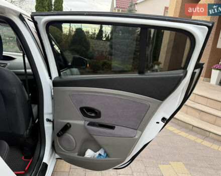 Белый Рено Меган, объемом двигателя 1.5 л и пробегом 247 тыс. км за 5433 $, фото 44 на Automoto.ua