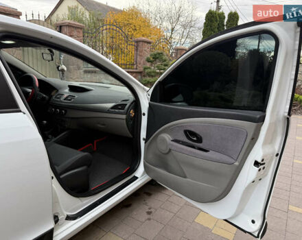 Белый Рено Меган, объемом двигателя 1.5 л и пробегом 247 тыс. км за 5433 $, фото 49 на Automoto.ua