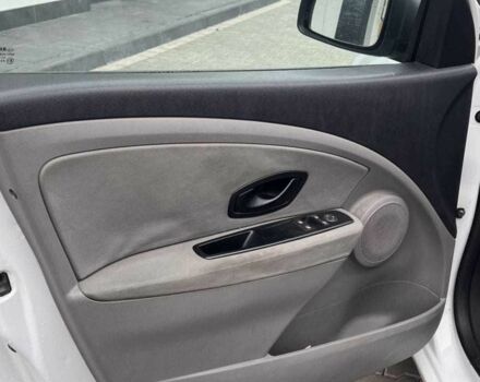 Белый Рено Меган, объемом двигателя 1.5 л и пробегом 303 тыс. км за 5200 $, фото 6 на Automoto.ua