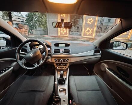 Белый Рено Меган, объемом двигателя 1.5 л и пробегом 296 тыс. км за 5000 $, фото 3 на Automoto.ua