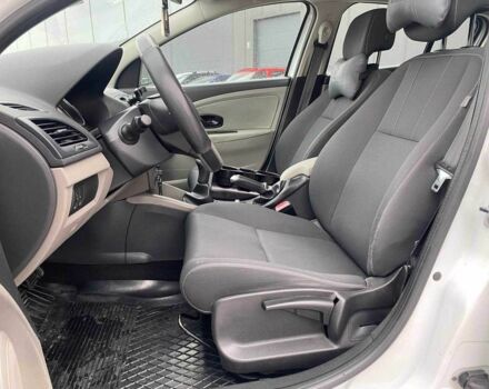 Белый Рено Меган, объемом двигателя 1.5 л и пробегом 231 тыс. км за 6590 $, фото 13 на Automoto.ua